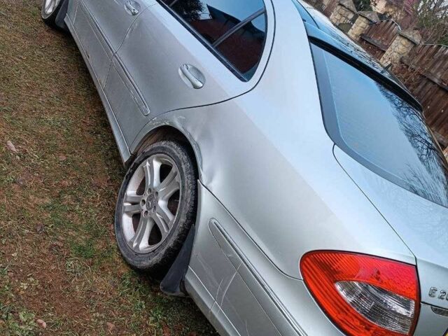 Серый Мерседес 200, объемом двигателя 1.8 л и пробегом 207 тыс. км за 7000 $, фото 1 на Automoto.ua