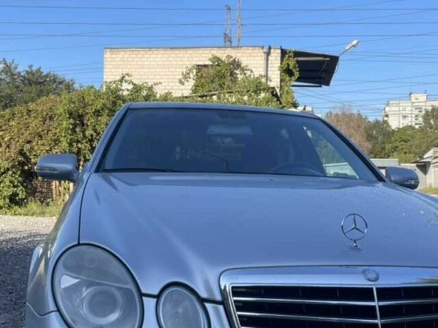Серый Мерседес 200, объемом двигателя 2.1 л и пробегом 345 тыс. км за 9500 $, фото 2 на Automoto.ua