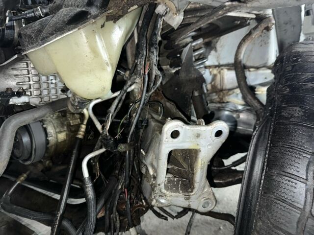 Серый Мерседес 200, объемом двигателя 1.8 л и пробегом 373 тыс. км за 2950 $, фото 19 на Automoto.ua