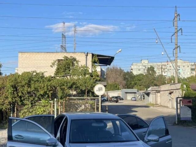 Серый Мерседес 200, объемом двигателя 2.1 л и пробегом 345 тыс. км за 9500 $, фото 3 на Automoto.ua