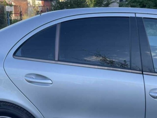 Серый Мерседес 200, объемом двигателя 2.1 л и пробегом 345 тыс. км за 9500 $, фото 5 на Automoto.ua