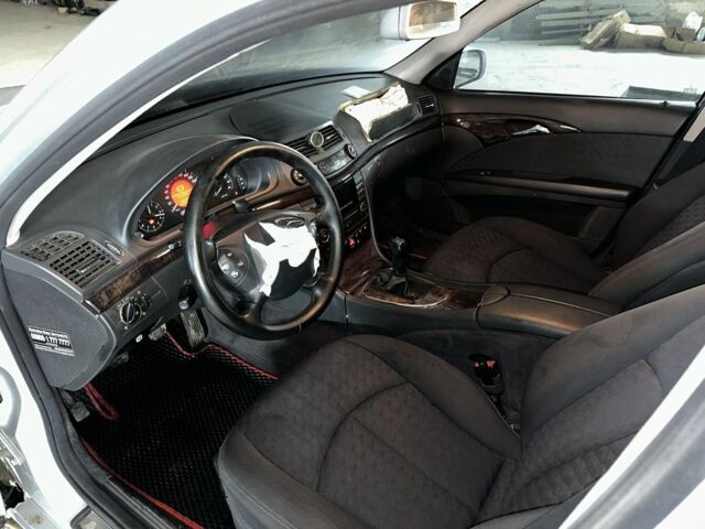 Серый Мерседес 200, объемом двигателя 1.8 л и пробегом 373 тыс. км за 2950 $, фото 9 на Automoto.ua