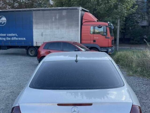 Серый Мерседес 200, объемом двигателя 2.1 л и пробегом 345 тыс. км за 9500 $, фото 9 на Automoto.ua