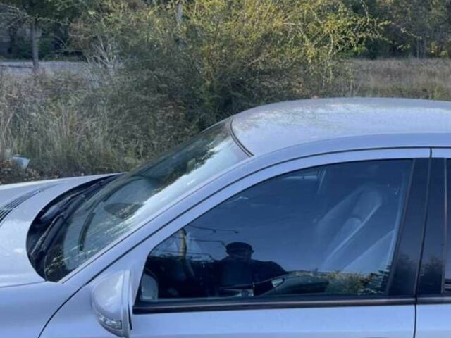 Серый Мерседес 200, объемом двигателя 2.1 л и пробегом 345 тыс. км за 9500 $, фото 7 на Automoto.ua