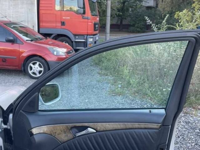 Серый Мерседес 200, объемом двигателя 2.1 л и пробегом 345 тыс. км за 9500 $, фото 18 на Automoto.ua