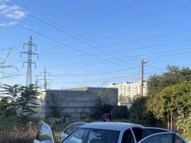 Серый Мерседес 200, объемом двигателя 2.1 л и пробегом 345 тыс. км за 9500 $, фото 4 на Automoto.ua