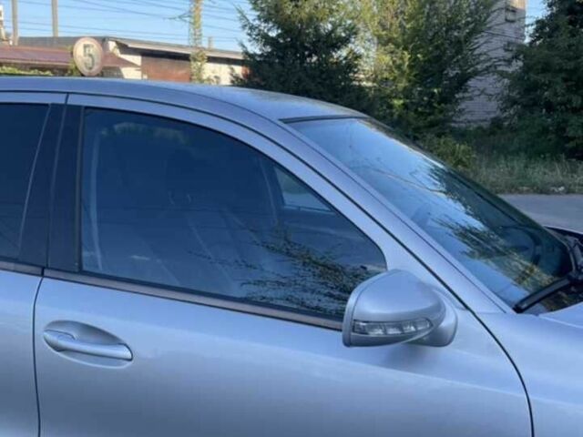 Серый Мерседес 200, объемом двигателя 2.1 л и пробегом 345 тыс. км за 9500 $, фото 6 на Automoto.ua