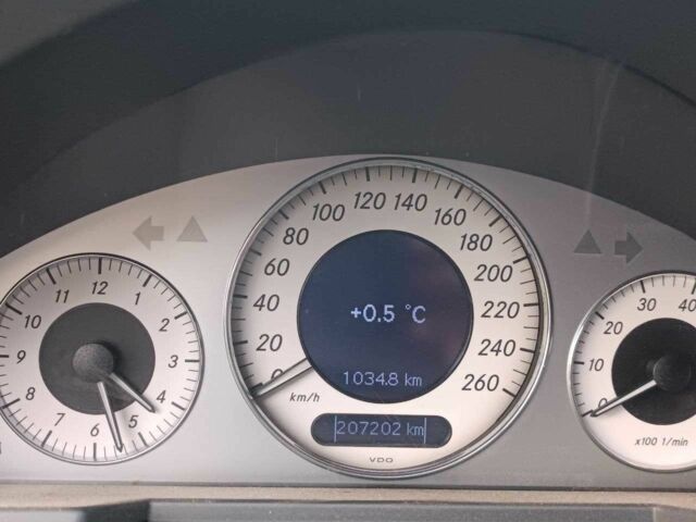 Серый Мерседес 200, объемом двигателя 1.8 л и пробегом 207 тыс. км за 7000 $, фото 13 на Automoto.ua