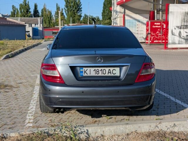 Серый Мерседес 200, объемом двигателя 2.1 л и пробегом 311 тыс. км за 9000 $, фото 5 на Automoto.ua