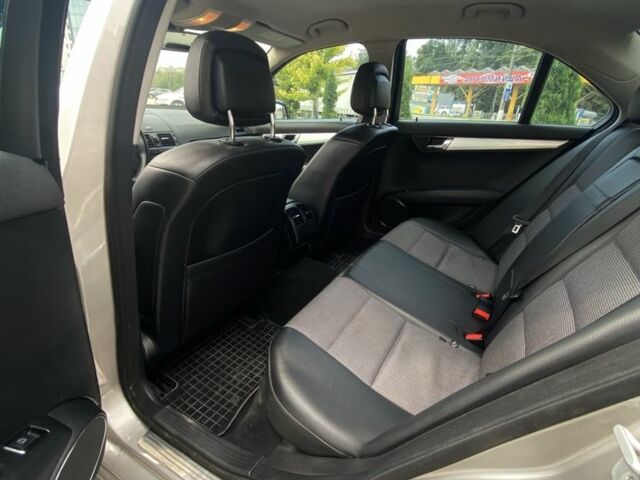 Серый Мерседес 200, объемом двигателя 1.8 л и пробегом 206 тыс. км за 7700 $, фото 3 на Automoto.ua