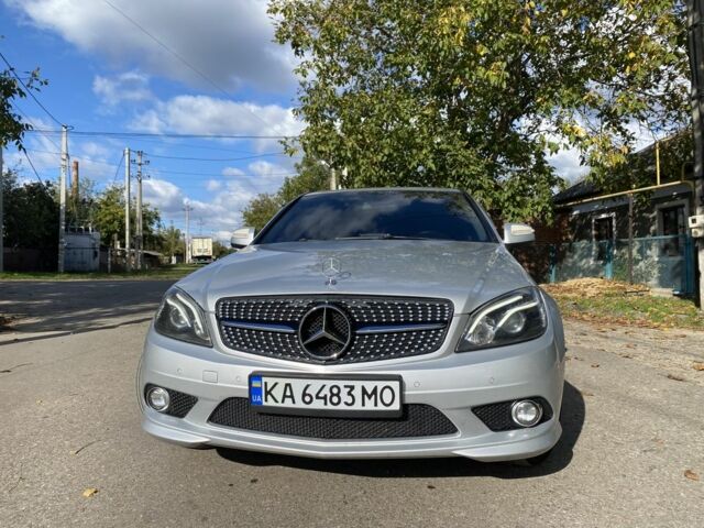 Сірий Мерседес 200, об'ємом двигуна 2.1 л та пробігом 320 тис. км за 9000 $, фото 5 на Automoto.ua