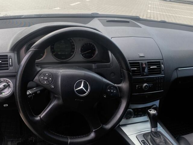 Серый Мерседес 200, объемом двигателя 1.8 л и пробегом 206 тыс. км за 7700 $, фото 5 на Automoto.ua