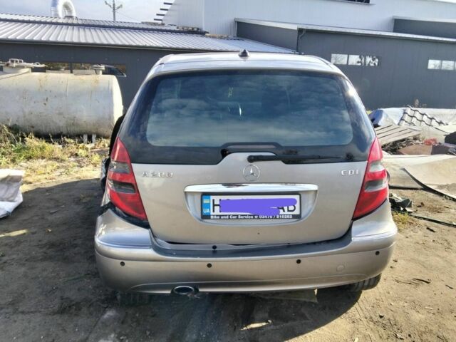 Серый Мерседес 200, объемом двигателя 2 л и пробегом 155 тыс. км за 2800 $, фото 1 на Automoto.ua