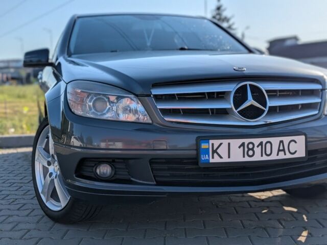 Серый Мерседес 200, объемом двигателя 2.1 л и пробегом 311 тыс. км за 9000 $, фото 3 на Automoto.ua