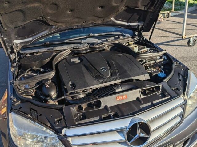 Серый Мерседес 200, объемом двигателя 2.1 л и пробегом 311 тыс. км за 9000 $, фото 15 на Automoto.ua