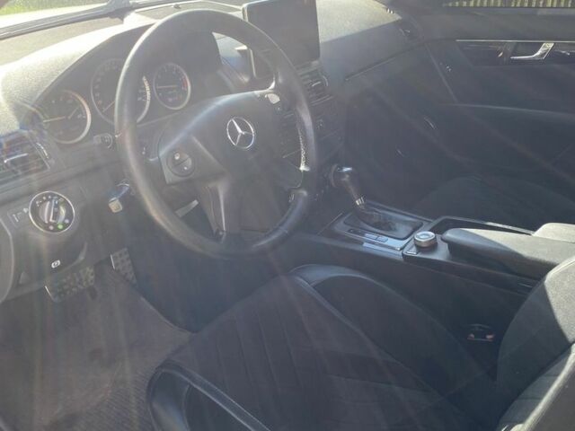 Сірий Мерседес 200, об'ємом двигуна 2.1 л та пробігом 320 тис. км за 9000 $, фото 6 на Automoto.ua