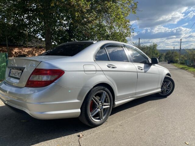 Сірий Мерседес 200, об'ємом двигуна 2.1 л та пробігом 320 тис. км за 9000 $, фото 3 на Automoto.ua