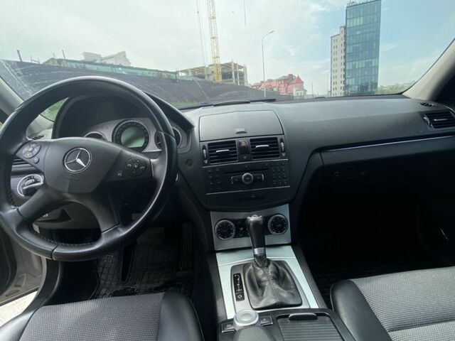 Серый Мерседес 200, объемом двигателя 1.8 л и пробегом 206 тыс. км за 7700 $, фото 1 на Automoto.ua