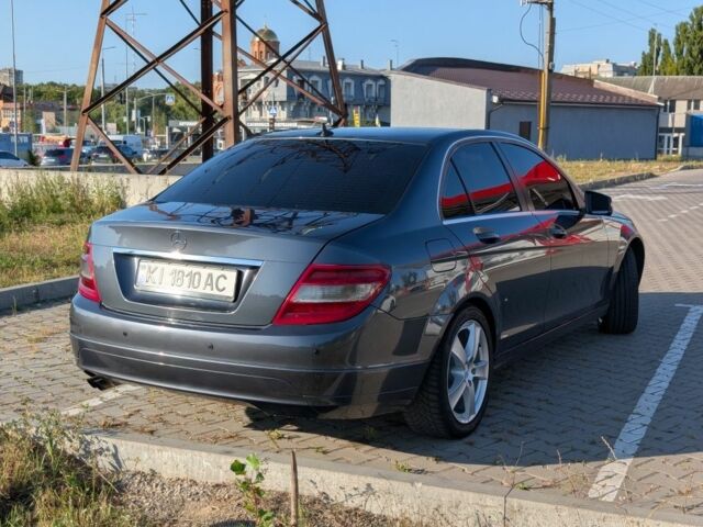 Серый Мерседес 200, объемом двигателя 2.1 л и пробегом 311 тыс. км за 9000 $, фото 6 на Automoto.ua