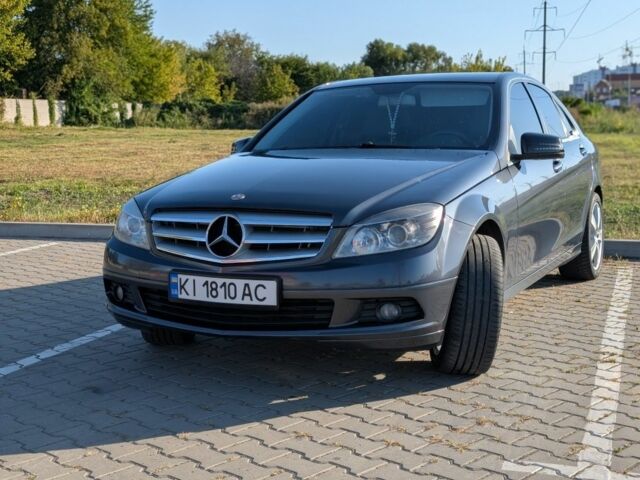 Серый Мерседес 200, объемом двигателя 2.1 л и пробегом 311 тыс. км за 9000 $, фото 2 на Automoto.ua