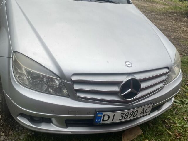 Серый Мерседес 200, объемом двигателя 2.1 л и пробегом 300 тыс. км за 8743 $, фото 1 на Automoto.ua