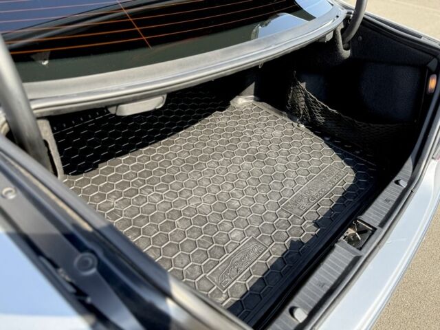 Сірий Мерседес 200, об'ємом двигуна 2.2 л та пробігом 337 тис. км за 9700 $, фото 14 на Automoto.ua