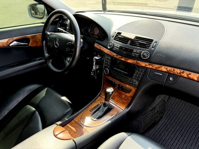 Сірий Мерседес 200, об'ємом двигуна 2.2 л та пробігом 337 тис. км за 9700 $, фото 7 на Automoto.ua