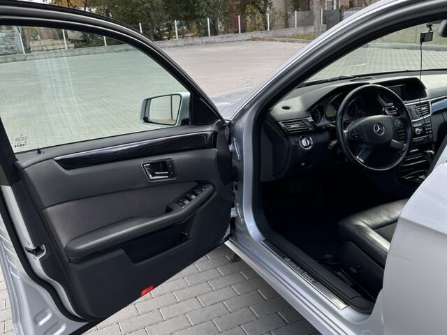 Серый Мерседес 200, объемом двигателя 1.8 л и пробегом 116 тыс. км за 14500 $, фото 8 на Automoto.ua