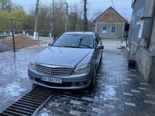 Сірий Мерседес 200, об'ємом двигуна 2.1 л та пробігом 240 тис. км за 9000 $, фото 7 на Automoto.ua