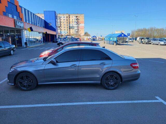 Серый Мерседес 200, объемом двигателя 2.1 л и пробегом 320 тыс. км за 13600 $, фото 10 на Automoto.ua