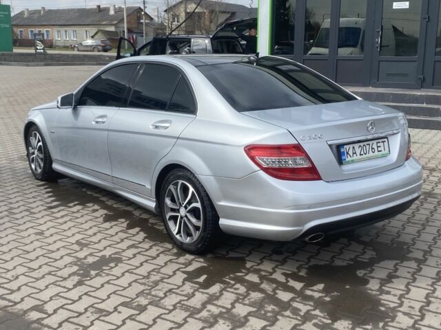Сірий Мерседес 200, об'ємом двигуна 1.8 л та пробігом 170 тис. км за 10000 $, фото 6 на Automoto.ua
