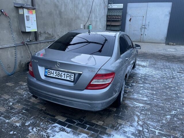 Серый Мерседес 200, объемом двигателя 2.1 л и пробегом 240 тыс. км за 9000 $, фото 4 на Automoto.ua