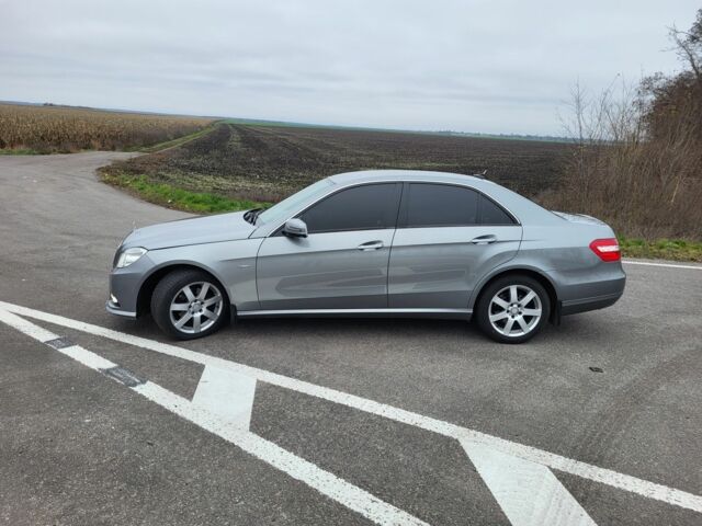 Серый Мерседес 200, объемом двигателя 2.1 л и пробегом 320 тыс. км за 13600 $, фото 1 на Automoto.ua