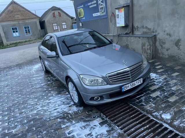 Серый Мерседес 200, объемом двигателя 2.1 л и пробегом 240 тыс. км за 9000 $, фото 2 на Automoto.ua