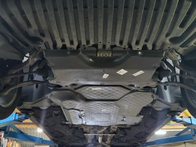 Серый Мерседес 200, объемом двигателя 2.1 л и пробегом 320 тыс. км за 13600 $, фото 9 на Automoto.ua