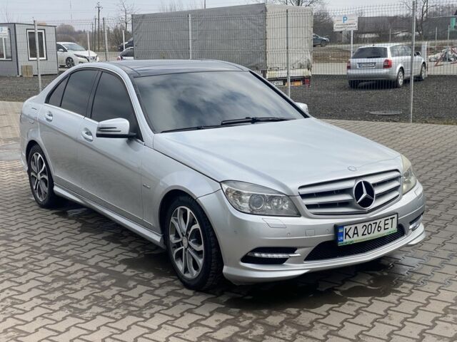 Сірий Мерседес 200, об'ємом двигуна 1.8 л та пробігом 170 тис. км за 10000 $, фото 2 на Automoto.ua