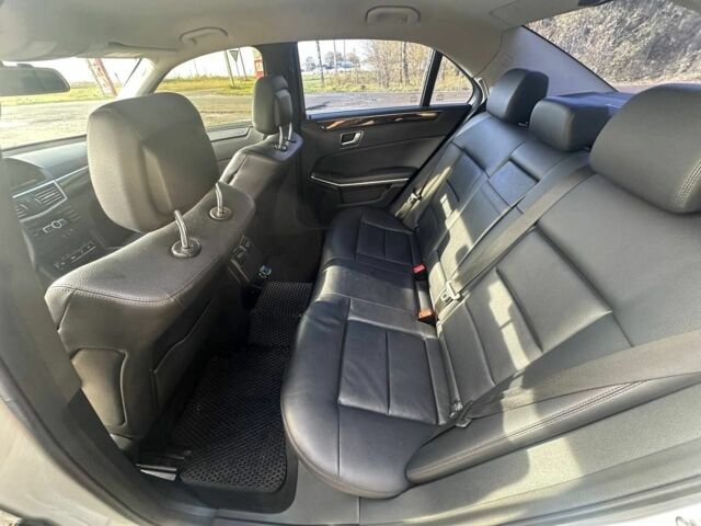 Сірий Мерседес 200, об'ємом двигуна 2.1 л та пробігом 320 тис. км за 12750 $, фото 7 на Automoto.ua