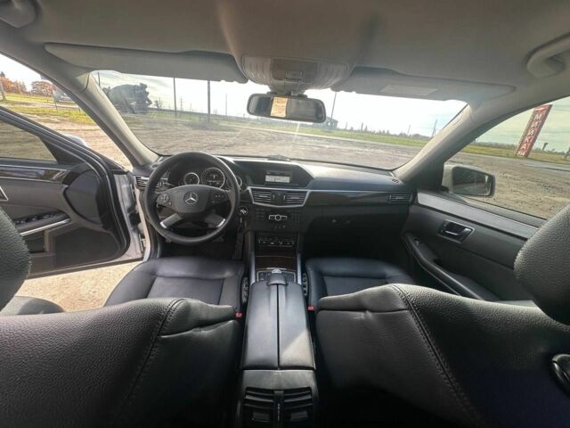 Сірий Мерседес 200, об'ємом двигуна 2.1 л та пробігом 320 тис. км за 12750 $, фото 3 на Automoto.ua