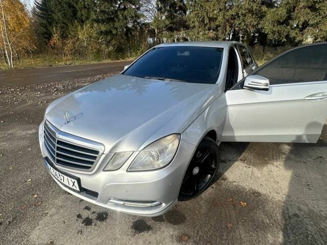 Сірий Мерседес 200, об'ємом двигуна 2.1 л та пробігом 320 тис. км за 12750 $, фото 4 на Automoto.ua