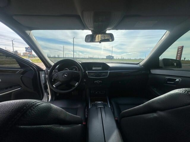 Сірий Мерседес 200, об'ємом двигуна 2.1 л та пробігом 320 тис. км за 12750 $, фото 1 на Automoto.ua