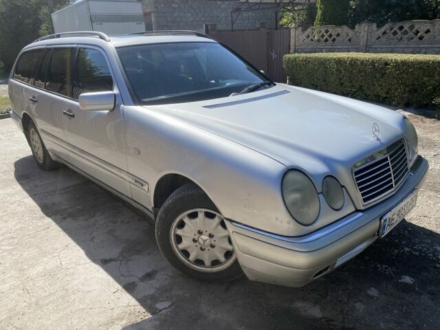 Сірий Мерседес 200, об'ємом двигуна 2 л та пробігом 270 тис. км за 2400 $, фото 1 на Automoto.ua