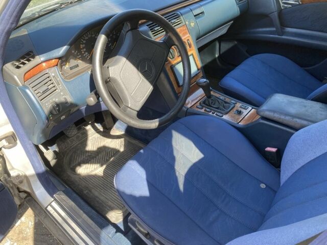 Сірий Мерседес 200, об'ємом двигуна 2 л та пробігом 270 тис. км за 2400 $, фото 8 на Automoto.ua