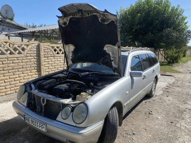 Сірий Мерседес 200, об'ємом двигуна 2 л та пробігом 270 тис. км за 2400 $, фото 12 на Automoto.ua