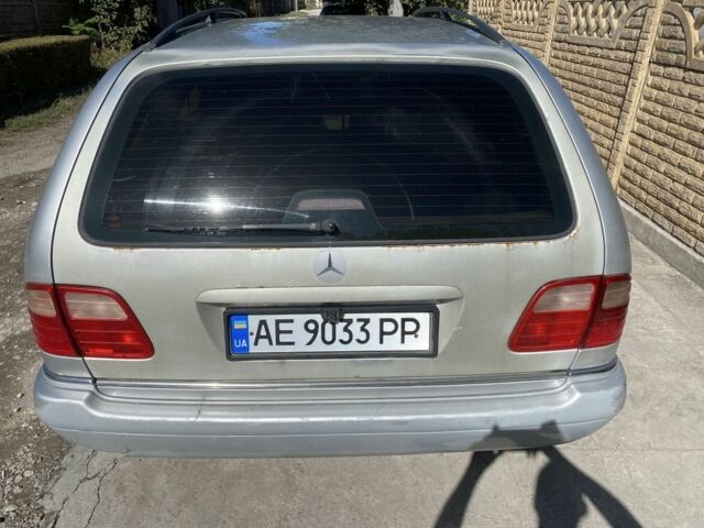 Сірий Мерседес 200, об'ємом двигуна 2 л та пробігом 270 тис. км за 2400 $, фото 7 на Automoto.ua