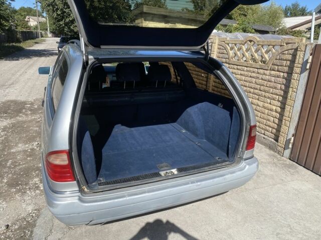 Сірий Мерседес 200, об'ємом двигуна 2 л та пробігом 270 тис. км за 2400 $, фото 10 на Automoto.ua