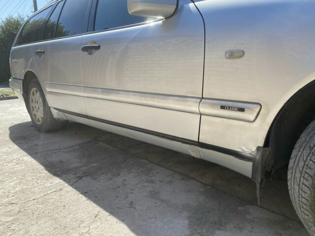 Сірий Мерседес 200, об'ємом двигуна 2 л та пробігом 270 тис. км за 2400 $, фото 5 на Automoto.ua