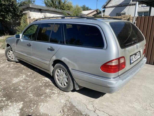 Сірий Мерседес 200, об'ємом двигуна 2 л та пробігом 270 тис. км за 2400 $, фото 3 на Automoto.ua