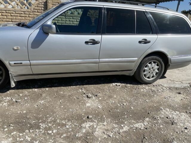 Сірий Мерседес 200, об'ємом двигуна 2 л та пробігом 270 тис. км за 2400 $, фото 4 на Automoto.ua