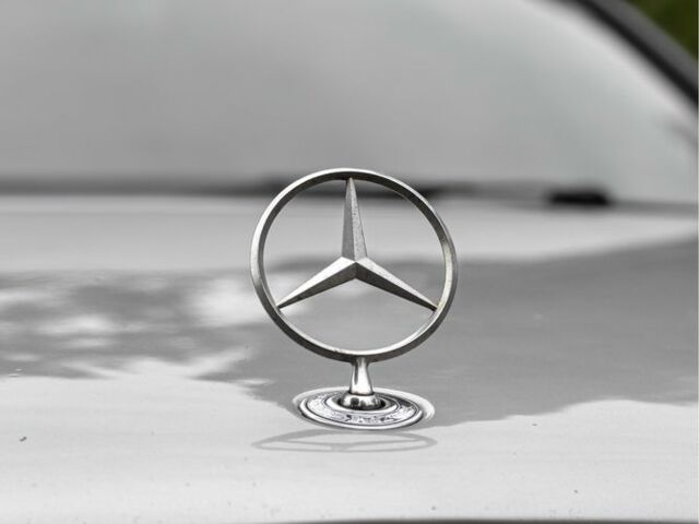 Серый Мерседес 200, объемом двигателя 2 л и пробегом 480 тыс. км за 4199 $, фото 5 на Automoto.ua