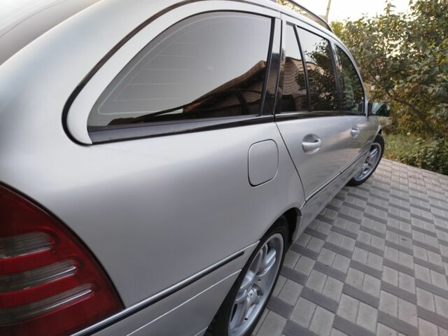 Серый Мерседес 200, объемом двигателя 2.2 л и пробегом 260 тыс. км за 2050 $, фото 5 на Automoto.ua